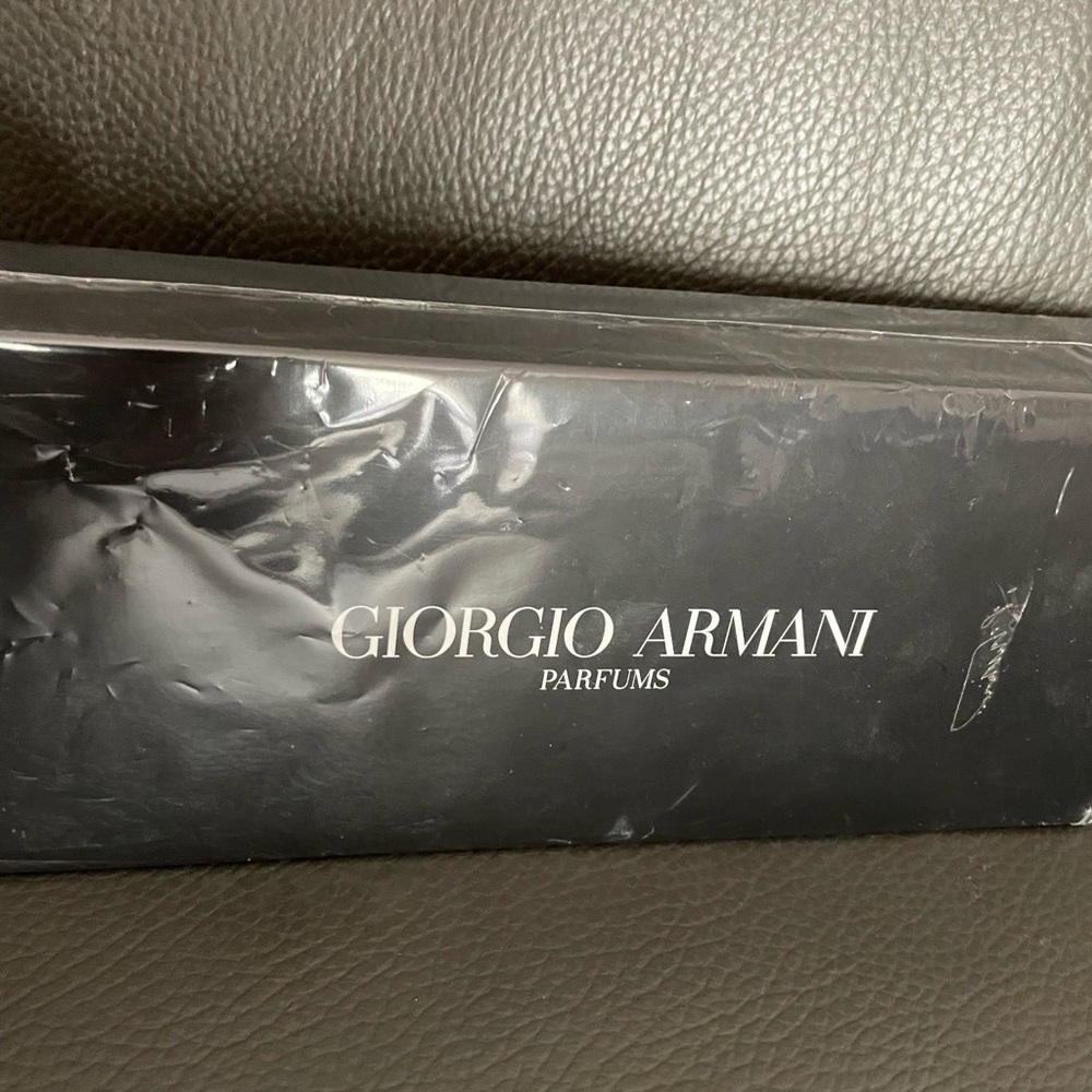 Giorgio Armani Vibrant Red Cosmetic Bag - Picture 11 of 17